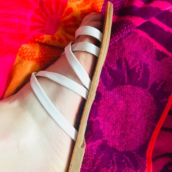 ⭐️ White sandals NWOT - Picture 5 of 6